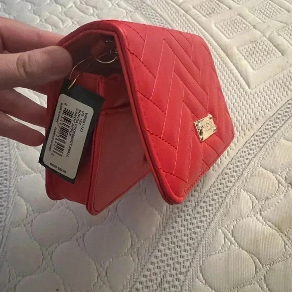 Bebe NWT Red Cross body - Picture 8 of 9